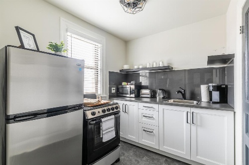 Upscale Studio - Boutique Apartment - PRIME Walk Location! image 4