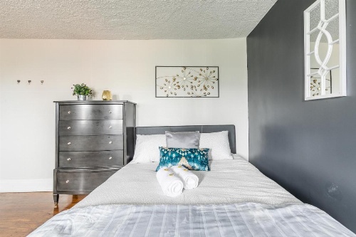 Upscale Studio - Boutique Apartment - PRIME Walk Location! image 6